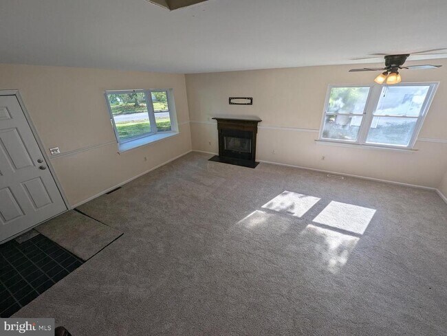 Building Photo - 830 Woodcrest Dr