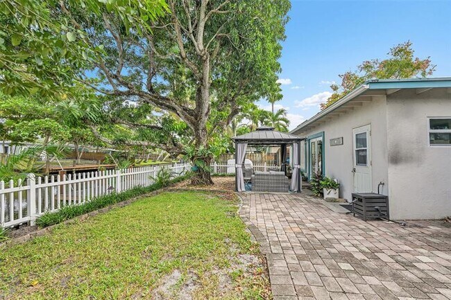 Building Photo - 1980 SW 28th Terrace