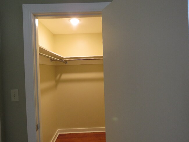 Building Photo - 1401 Scott St