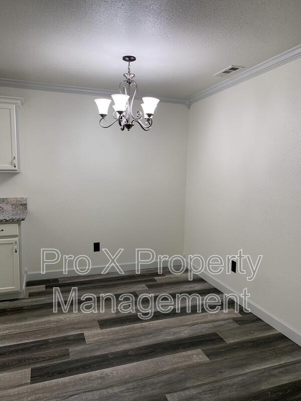 Building Photo - 3111 E 12th St