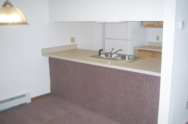 Building Photo - 405 Mayville Rd