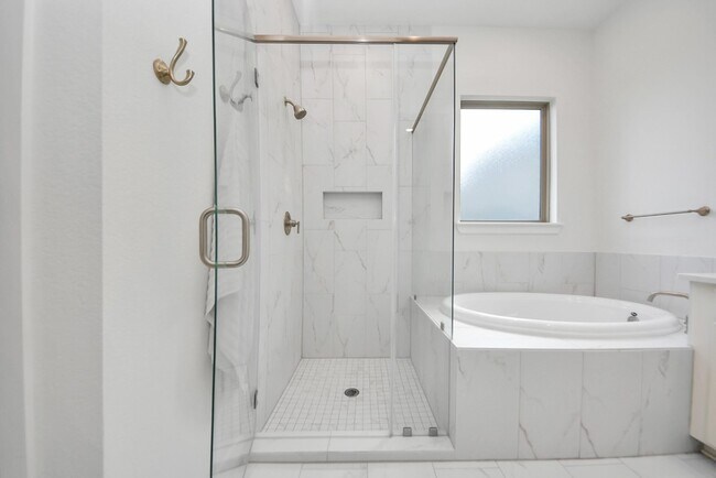 Building Photo - 2995 Tantara Dr
