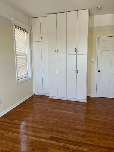 Building Photo - 5-7 Royalton Pl