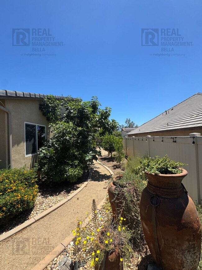 Building Photo - Beautiful Winchester Home with Open Floor Plan, Office & Solar