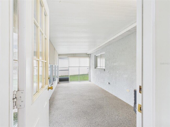Building Photo - 9679 SW 99th Ave