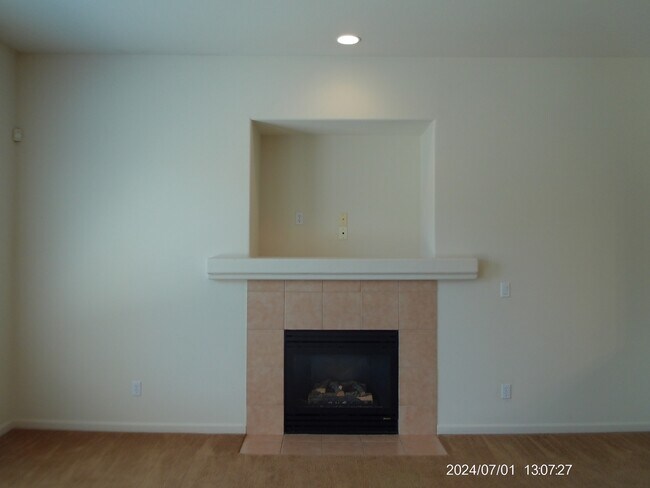 Building Photo - 634 Falling Rock Ct