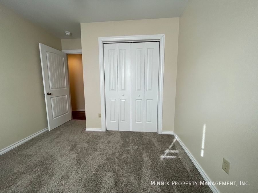 Building Photo - 1400 5th Ave