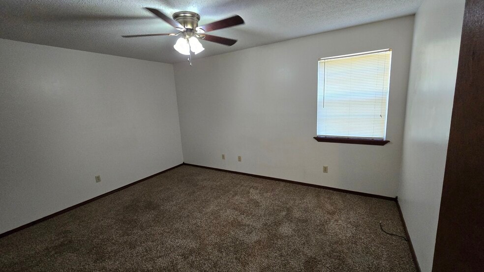Master Bedroom - 408 N Joplin Pl