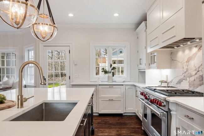 Building Photo - 1421 Oenoke Ridge