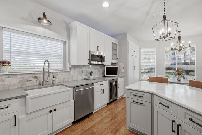 Building Photo - Bright Steubing Ranch Home with Two Primary Suites & Solar Panels