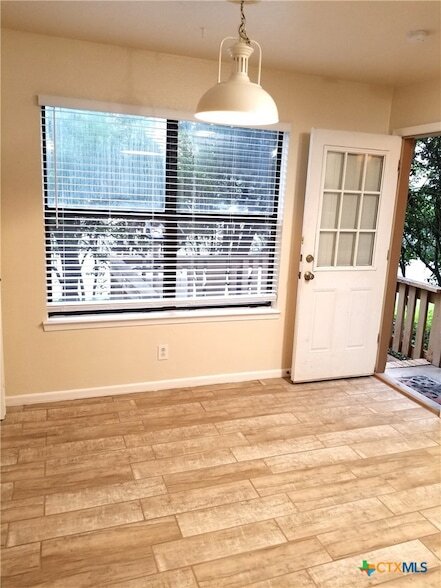 Building Photo - 130 Wind Ridge Dr