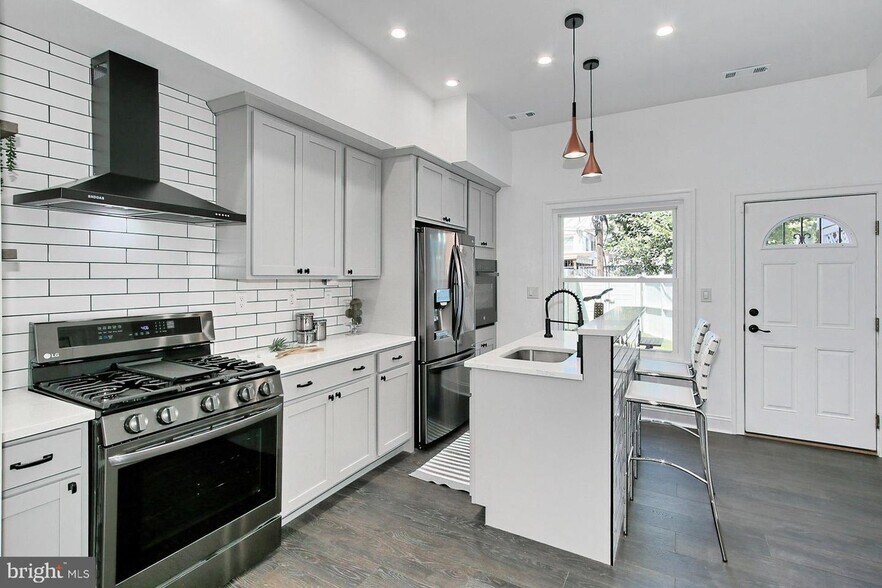 Building Photo - 1706 5th St NW
