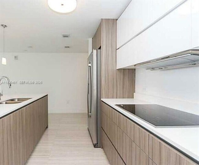 Building Photo - 600 NE 27th St