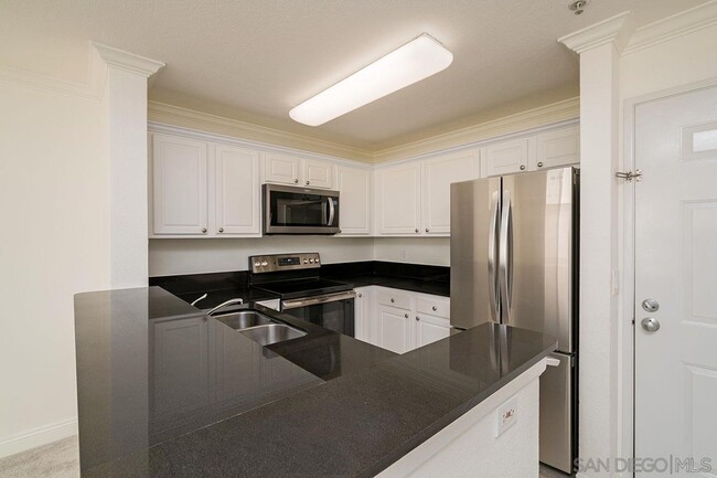 Building Photo - 3550 Lebon Dr