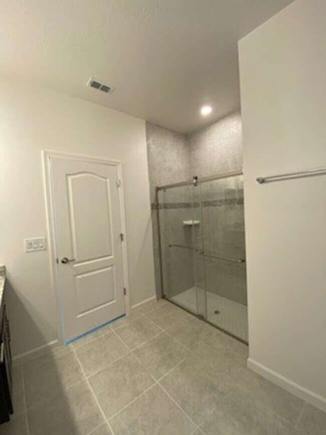 Building Photo - Like New 3 bedroom + den with French doors, screened in porch and Fenced yard and much more...