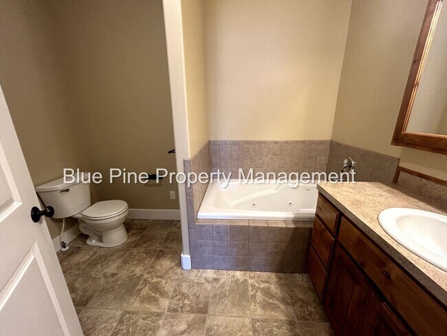 Building Photo - 690 Carriagegate Ln