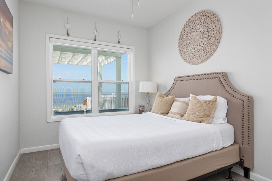 Building Photo - 106 Las Joyas Blvd