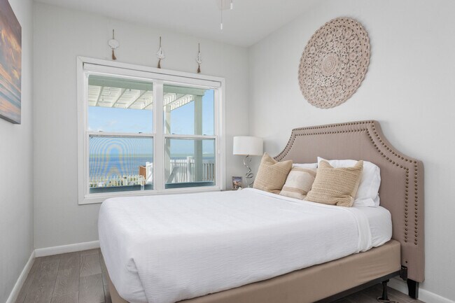 Building Photo - 106 Las Joyas Blvd