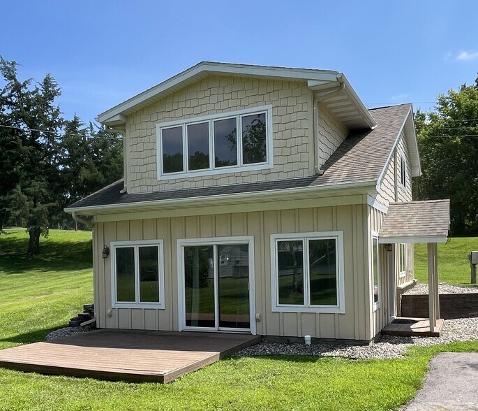 Building Photo - 28690 W Lake Dr
