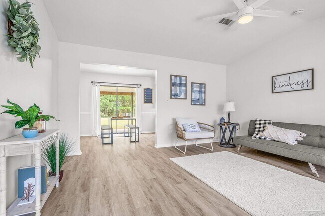 Building Photo - 10601 Silver Creek Dr