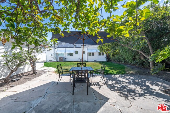 Building Photo - 319 S Orange Dr