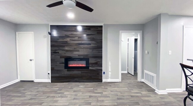 Building Photo - 6476 Voyles Dr