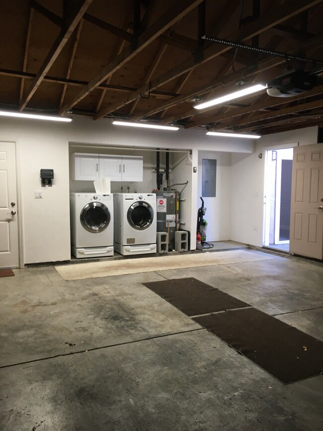 Building Photo - 2506 Roblar Ln