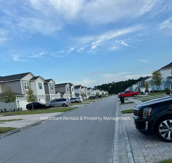 Building Photo - 370 Richmond Dr