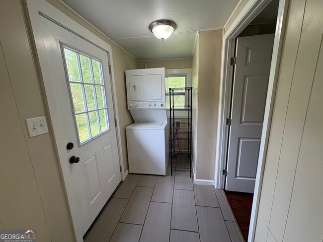 Building Photo - 10 Kirkwood St NE