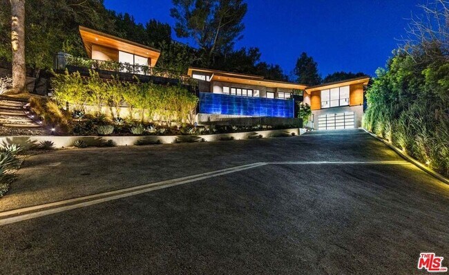 Building Photo - 727 N Beverly Glen Blvd