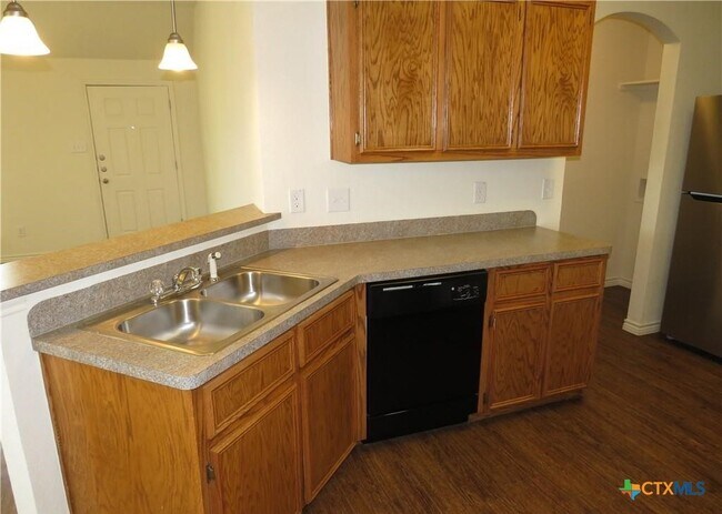 Building Photo - 5801 Lariat Ct