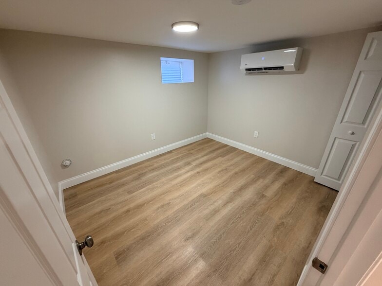 Bedroom - 3 E Overlea Ave