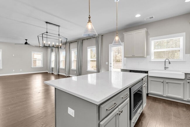 Building Photo - 1624 Shady Pine Rd