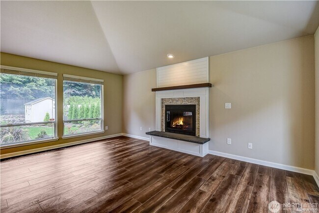 Building Photo - 3bd/2.5ba Renton Home