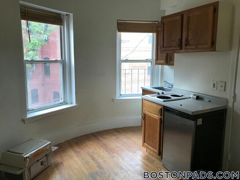 Building Photo - 10 Wait St