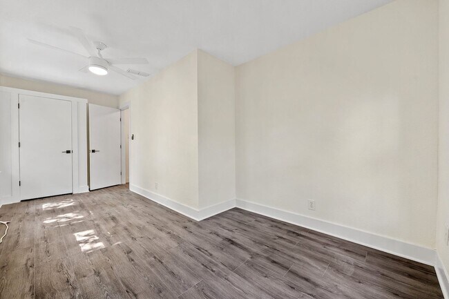 Building Photo - Upgraded and ready 5 bed 2 bath home next door to the 3 bed 2 bath home