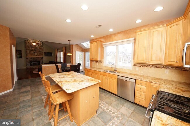 Building Photo - 43 Pickering Dr