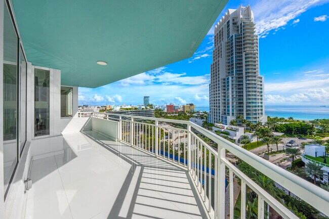 Building Photo - 400 South Pointe Dr