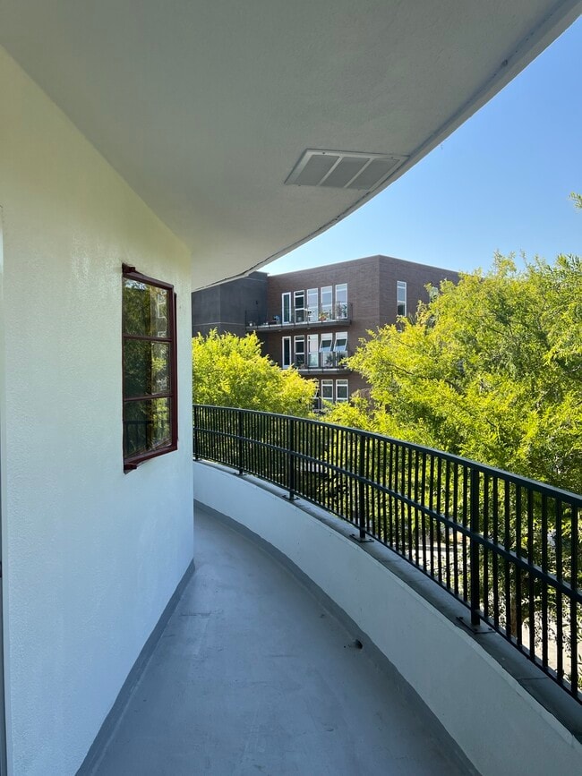 Building Photo - Council Street Apartments
