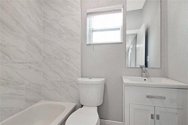 Building Photo - 327 SW 20th St