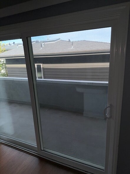 Building Photo - 1534 Manhattan Beach Blvd