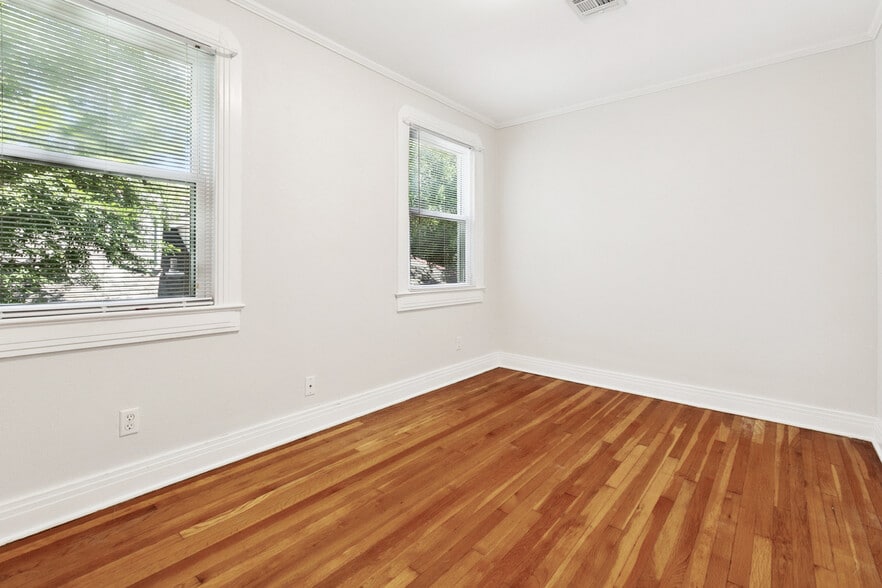 Building Photo - 67 S Wren St