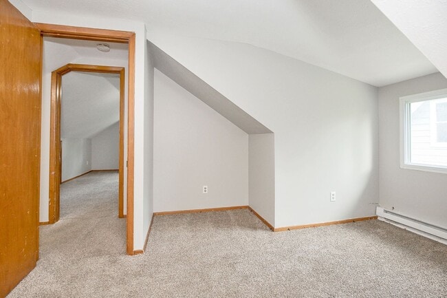Building Photo - 4 BED 1 BATH BEAUTIFUL SINGLE FAMILY HOME ...