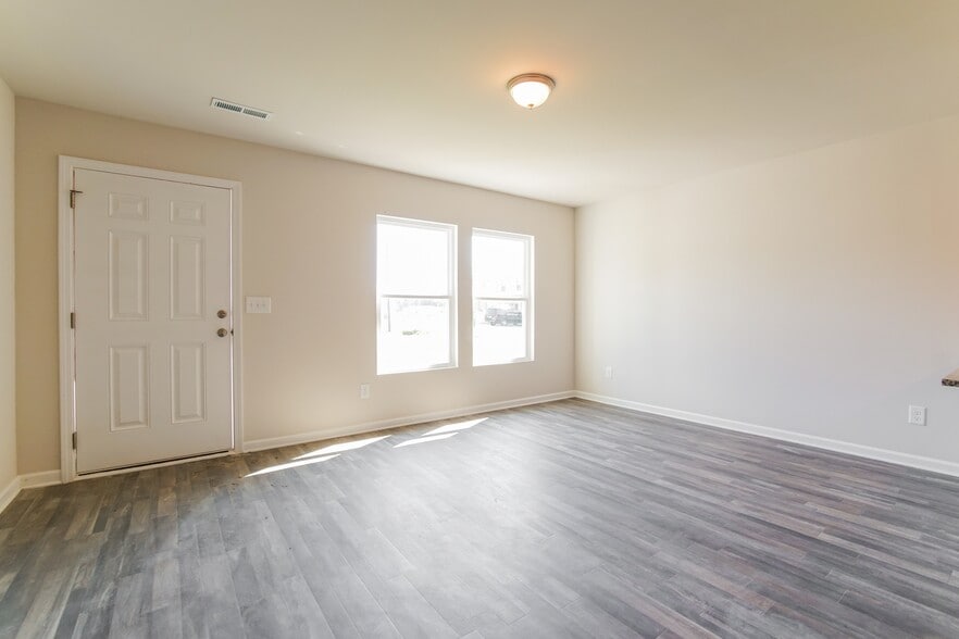 Building Photo - 1212 Hope Farm Dr