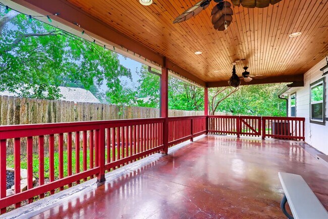 Building Photo - 12100 Clickett Cove