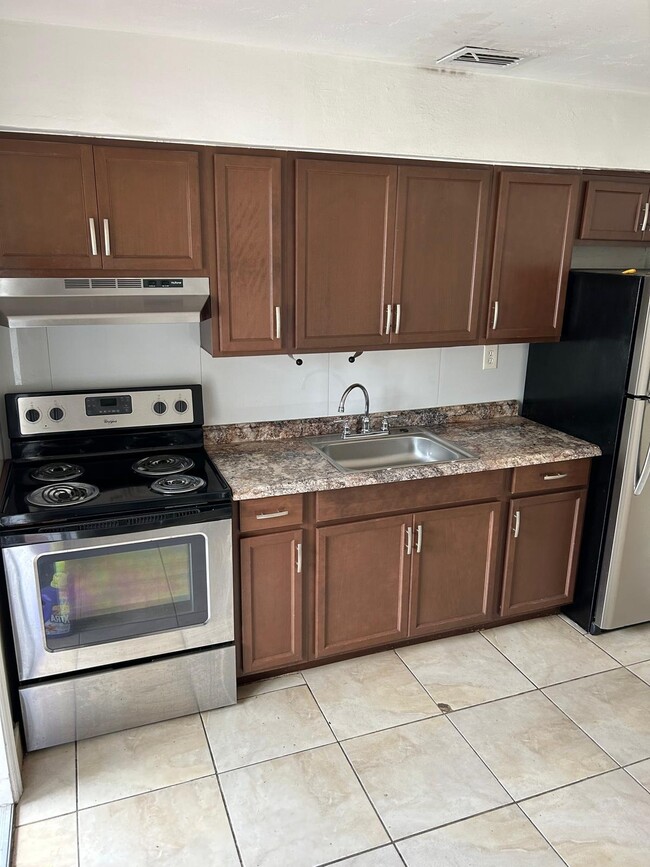 Building Photo - 1907 SW 99th Ter