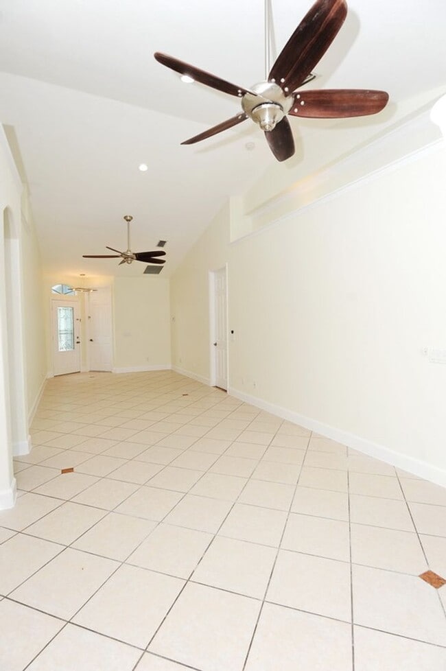 Building Photo - Annual Rental - Single Family Home Naples Park!