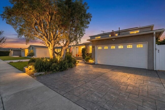 Building Photo - Beautiful & Spacious South Torrance Home