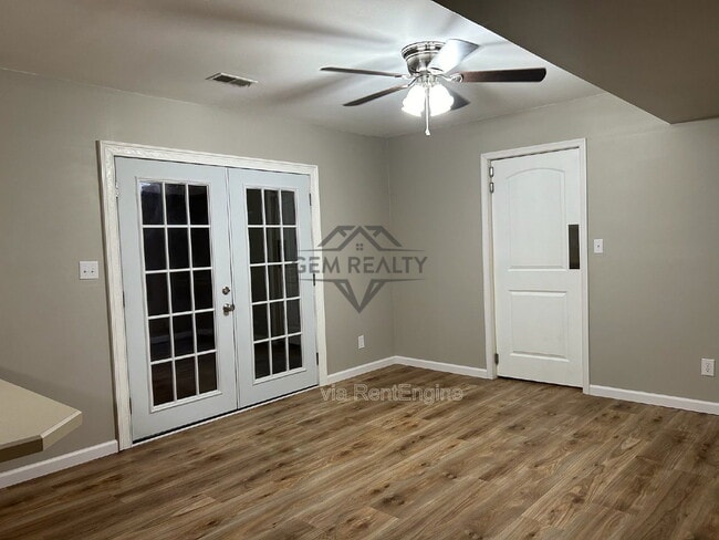 Building Photo - 100 Kendallwood Dr