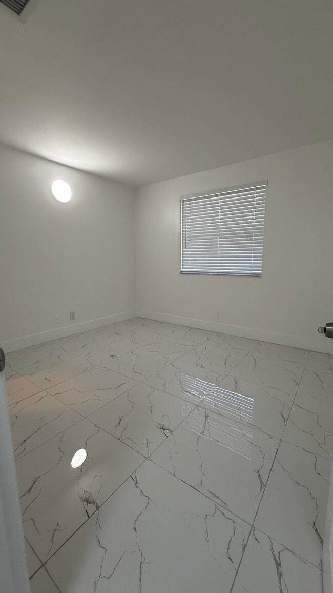 Building Photo - 4805 Arjaro Dr